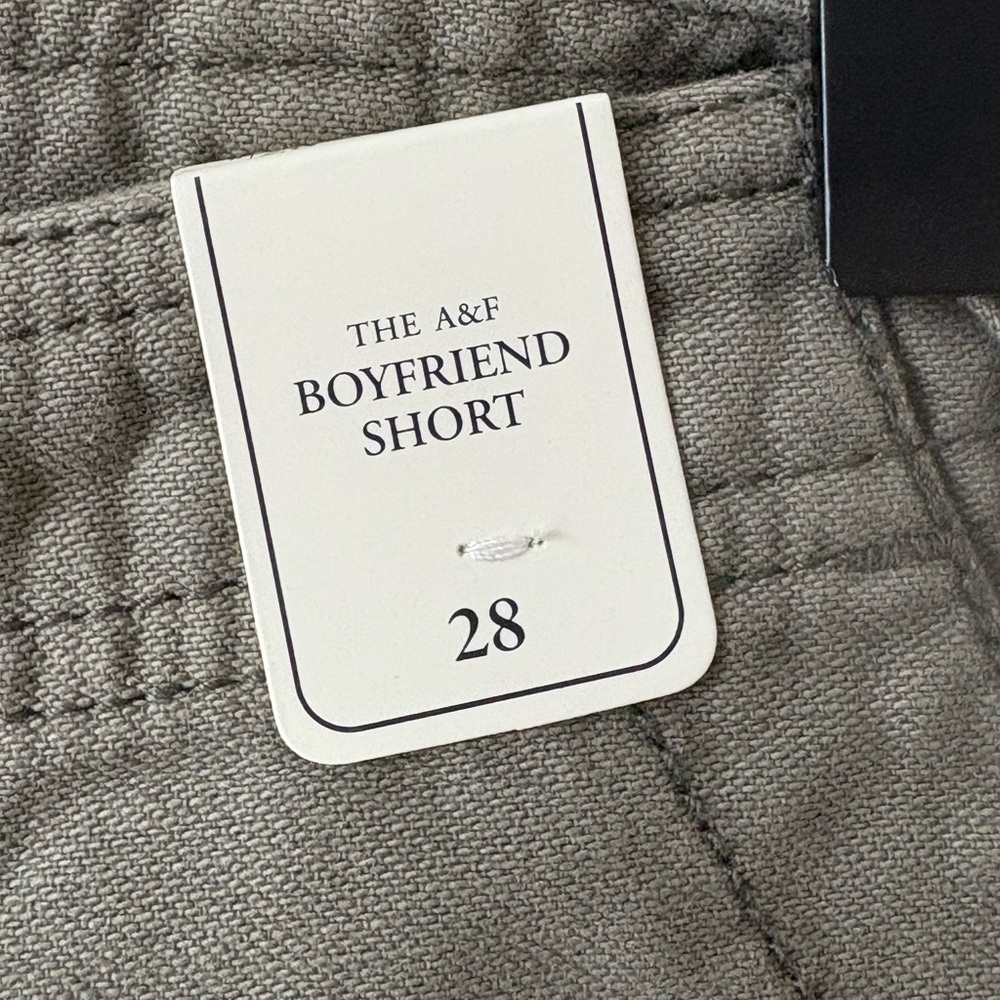 NWT Abercrombie and Fitch Army Green Boyfriend Short Mid Rise size 28 - Picture 3 of 5